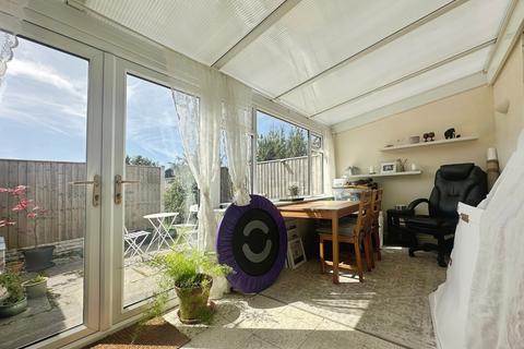 8 Ashton Avenue, Knott End On Sea, Poulton-le-fylde, FY6 0BU