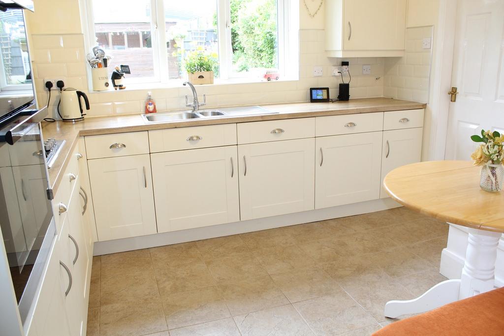 Fitted Kitchen Picture 2