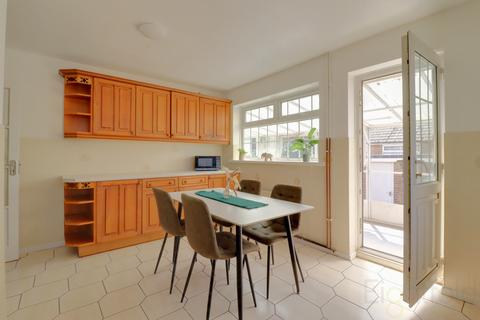 1 bedroom in a house share to rent, Vines Cross Road, Brighton