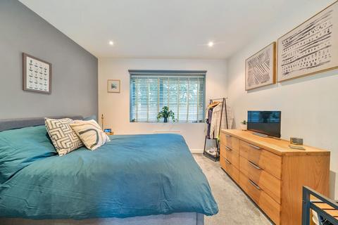 2 bedroom flat for sale, Kangley Bridge Road, London, SE26