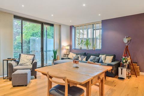 2 bedroom flat for sale, Kangley Bridge Road, London, SE26