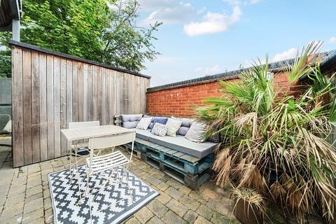 2 bedroom flat for sale, Kangley Bridge Road, London, SE26