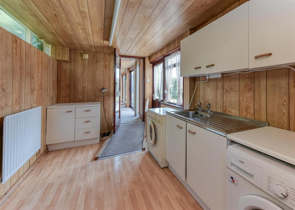 19 Woodland Close-laundry.jpg