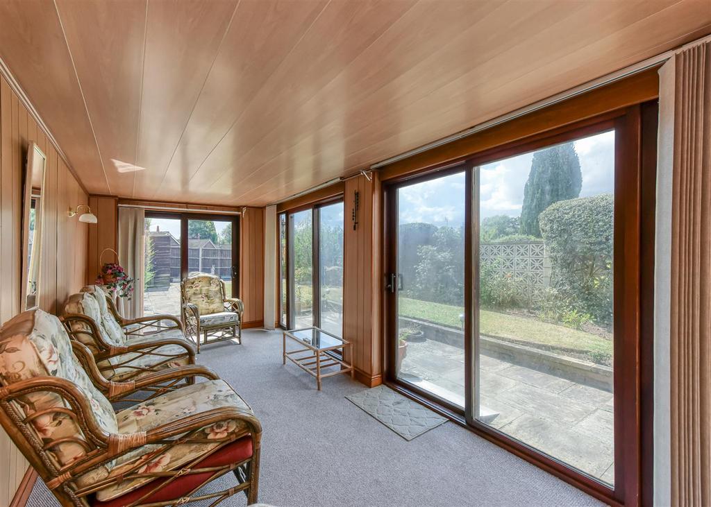 19 Woodland Close-sunroom.jpg