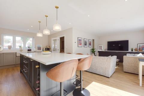 1 White Oak Gardens, Sidcup, DA15 8WE
