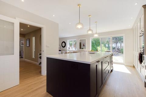 1 White Oak Gardens, Sidcup, DA15 8WE
