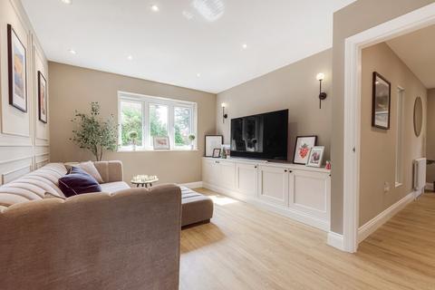 1 White Oak Gardens, Sidcup, DA15 8WE