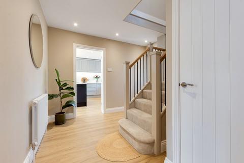 1 White Oak Gardens, Sidcup, DA15 8WE