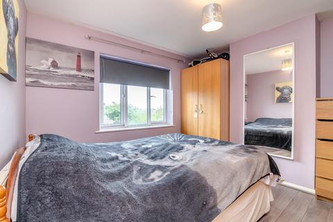 undefined, Spacious apartment ideally situated in Felton village
