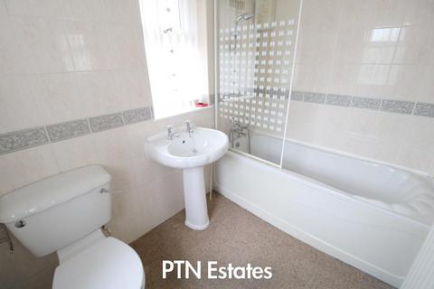 3 bedroom semi-detached house for sale, Wrens Avenue, Kingswinford