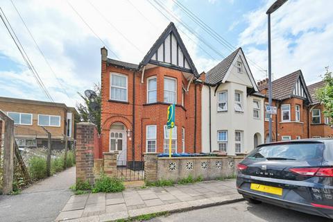 3 bedroom flat for sale, Rosslyn Crescent, Harrow, HA1