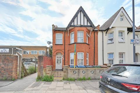 3 bedroom flat for sale, Rosslyn Crescent, Harrow, HA1