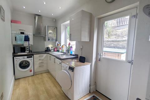 20 Willowfield Terrace, Halifax, HX2 7JL