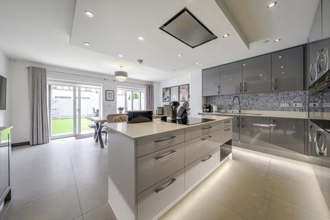 4 bedroom terraced house for sale, Noel Coward Avenue, Denham, Uxbridge