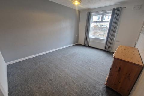 2 bedroom flat to rent, Roberts Street, Kirkcaldy KY1
