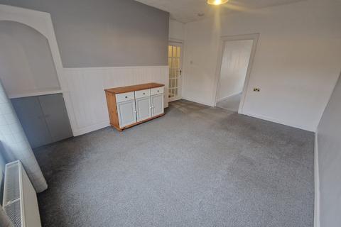 2 bedroom flat to rent, Roberts Street, Kirkcaldy KY1