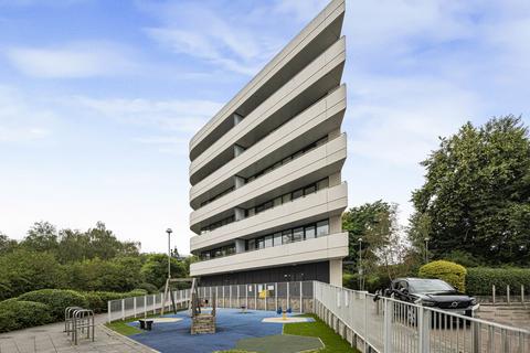 1 bedroom apartment for sale, Colonial Drive, London, W4