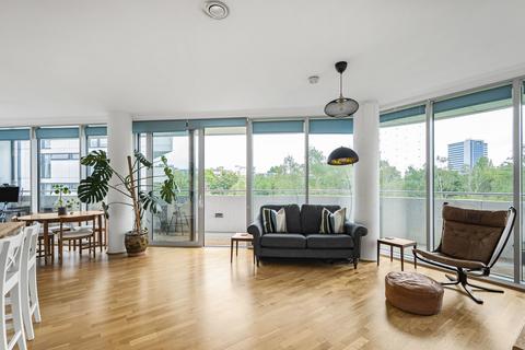 1 bedroom apartment for sale, Colonial Drive, London, W4