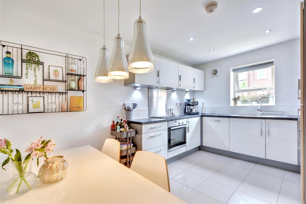 Kitchen 2.jpeg