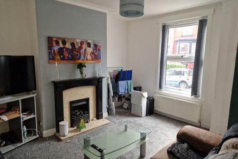 2 bedroom terraced house to rent, Leeds LS6
