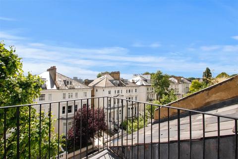 3 bedroom apartment for sale, Belsize Park Gardens, London, NW3