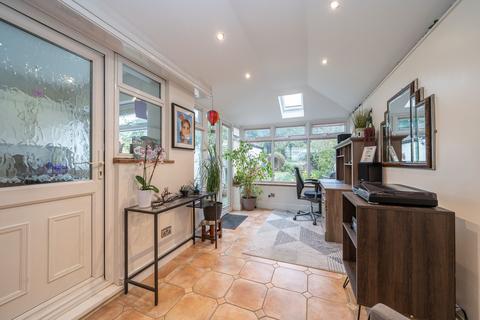 96 Chaul End Road, Caddington, Luton, LU1 4AS