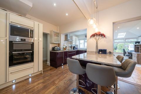 96 Chaul End Road, Caddington, Luton, LU1 4AS
