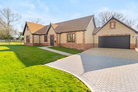 3 bedroom bungalow for sale, The Courtyard, Framfield, Uckfield, East Sussex, TN22
