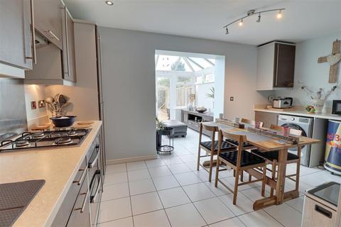 107 Greenways, Gloucester, GL4 3SA