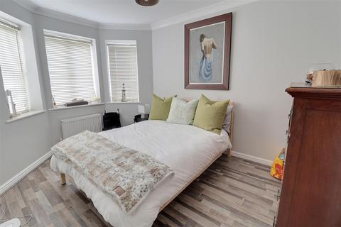 107 Greenways, Gloucester, GL4 3SA