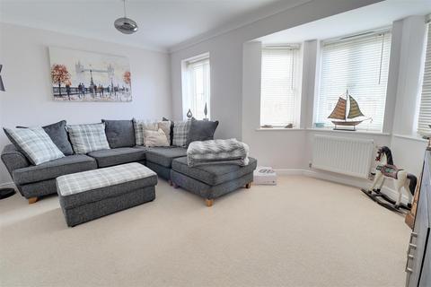 107 Greenways, Gloucester, GL4 3SA
