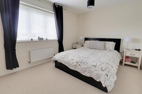 107 Greenways, Gloucester, GL4 3SA