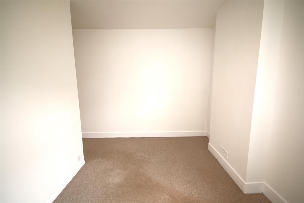 Bedroom 2d.JPG