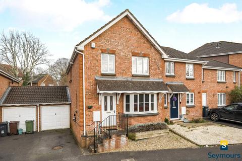 3 bedroom end of terrace house for sale, St. Marys Way, Surrey GU2