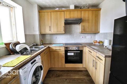 1 bedroom flat for sale, St Leonards Close, Grays