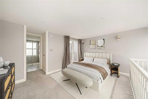 undefined, Victor Road, Teddington TW11