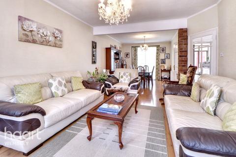 undefined, Off Ealing road