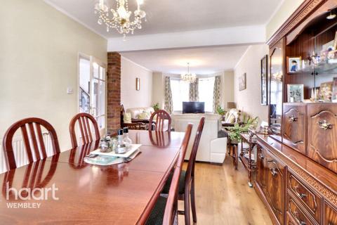 undefined, Off Ealing road