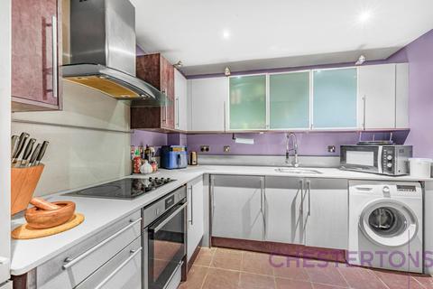 2 bedroom house to rent, St. Davids Square, London