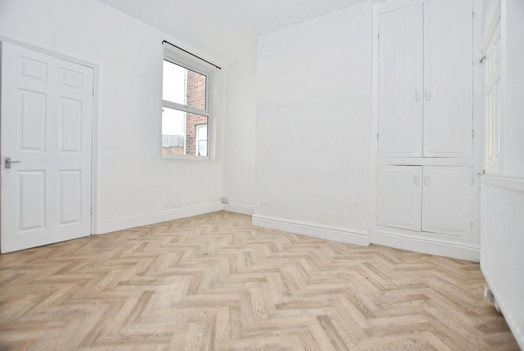 DINING ROOM 01.jpg