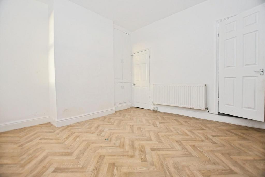 DINING ROOM 02.jpg