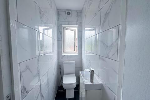 3 bedroom detached house to rent, Barking, IG11