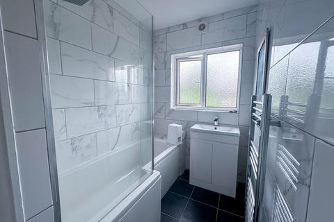 3 bedroom detached house to rent, Barking, IG11
