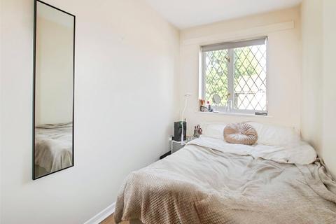 3 bedroom house to rent, Ravenfield, Englefield Green, Egham, TW20