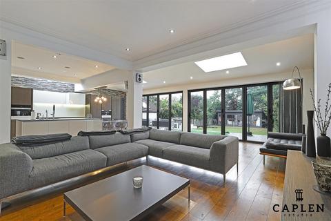 4 bedroom semi-detached house for sale, Roebuck Lane, Buckhurst Hill