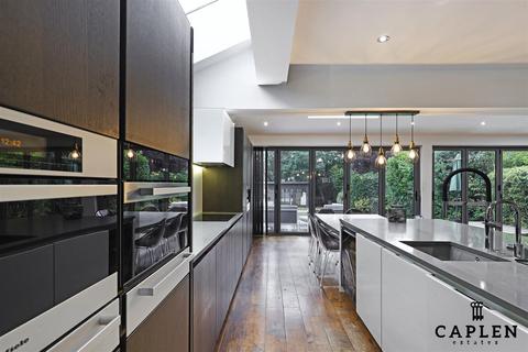 4 bedroom semi-detached house for sale, Roebuck Lane, Buckhurst Hill