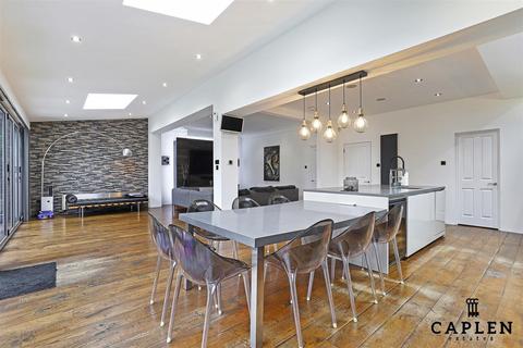 undefined, Roebuck Lane, Buckhurst Hill