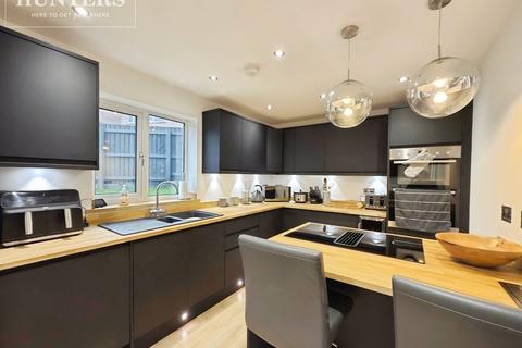 5 bedroom detached house for sale, Magnolia Close, Shafton, Barnsley