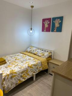 1 bedroom in a house share to rent, Walter Road, Swansea, SA1 5NG
