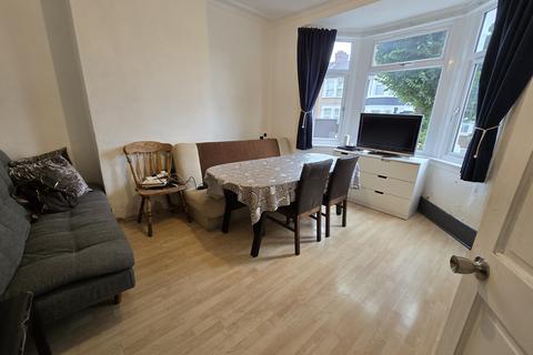 3 bedroom terraced house for sale, Stirling Road, London N22